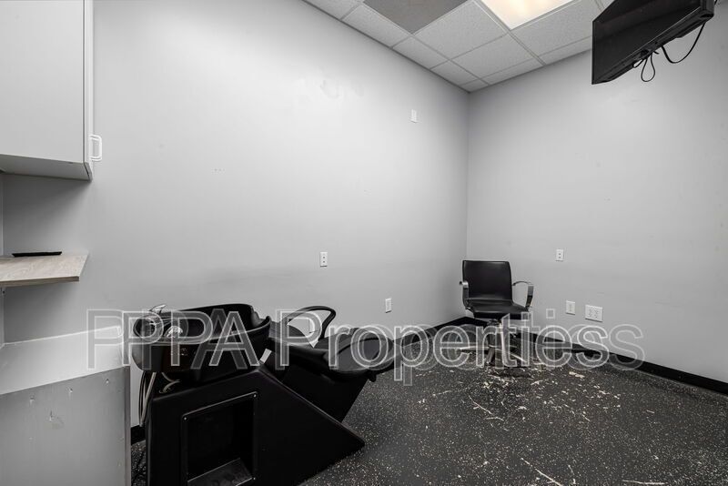 Salon Suites on Page Rd. property image